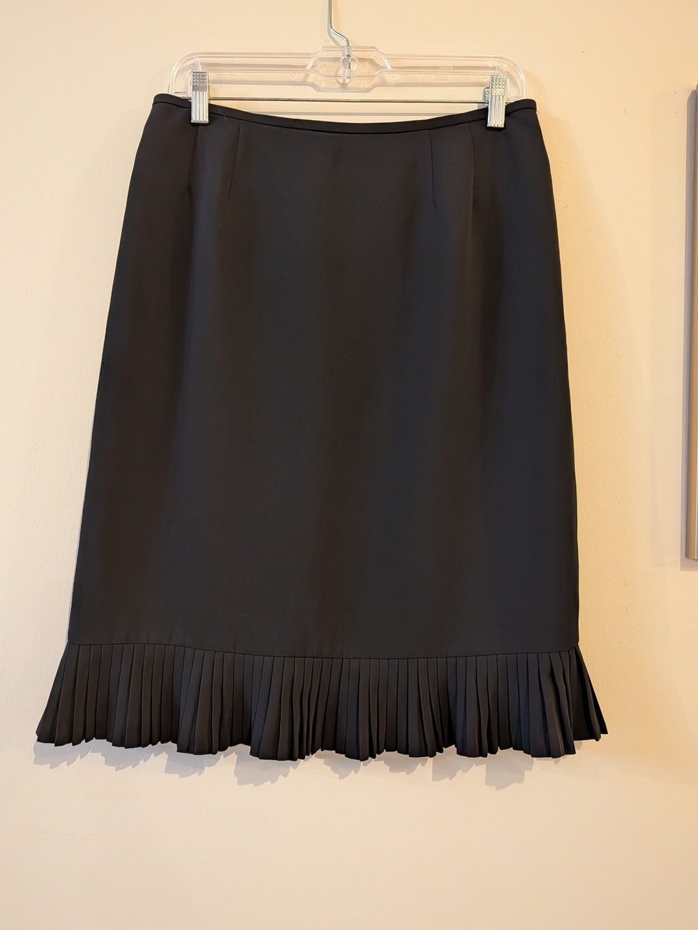 Le Suit Black Pencil Skirt with Pleated Hem, SZ. 10